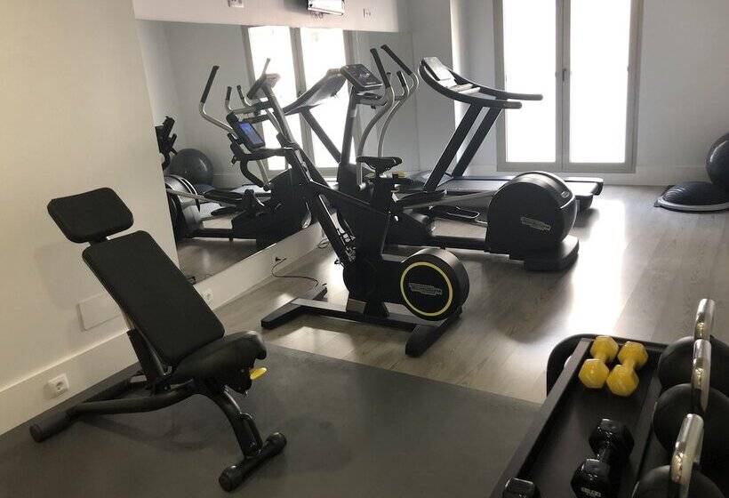 هتل Suites Viena Plaza De Espana