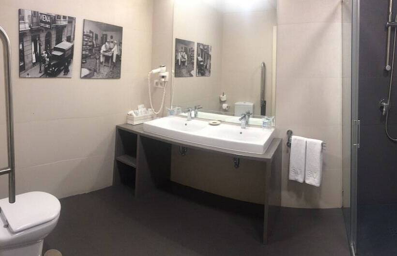 هتل Suites Viena Plaza De Espana