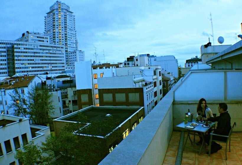 هتل Suites Viena Plaza De Espana