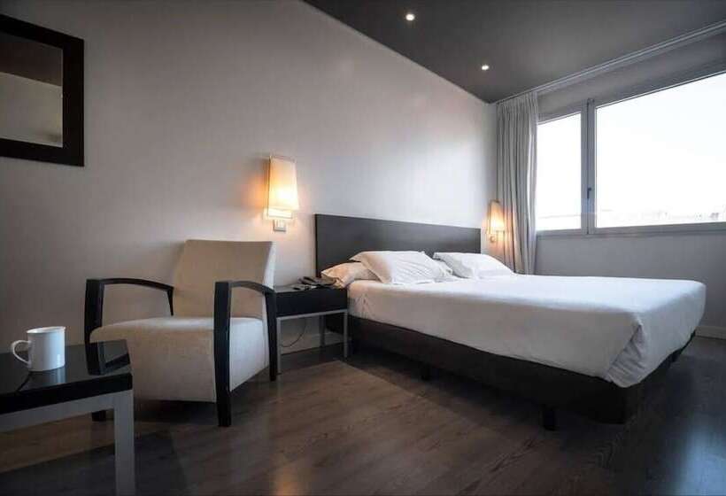 هتل Suites Viena Plaza De Espana