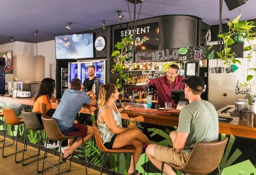 Отель Summer House Cairns