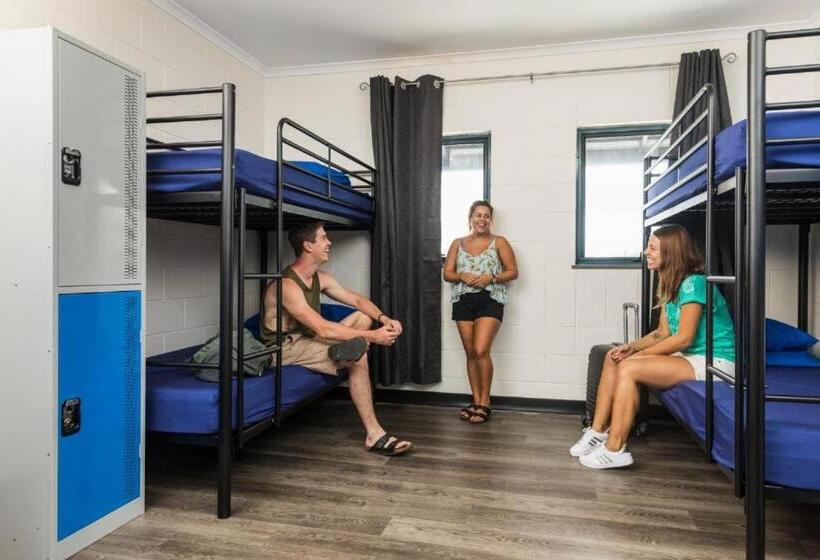 Отель Summer House Cairns