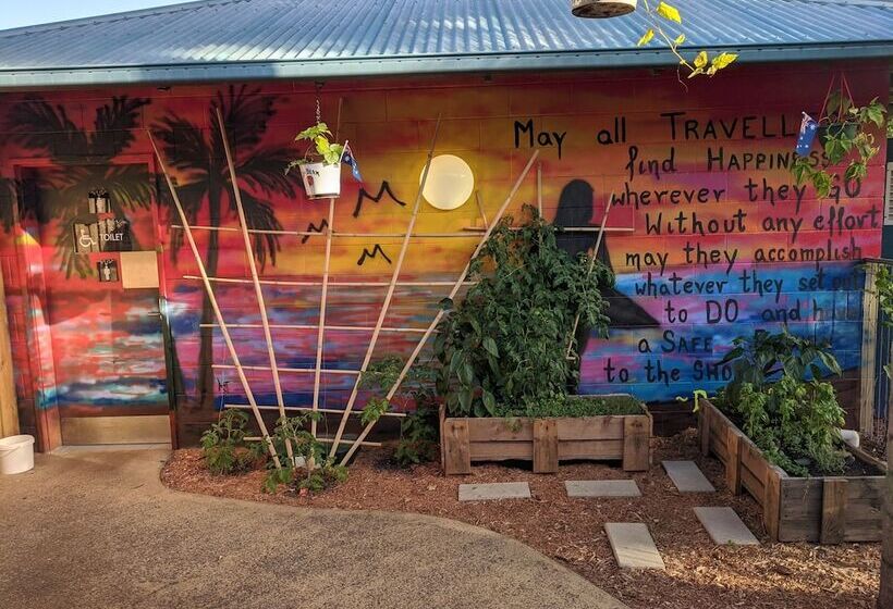 Отель Summer House Cairns