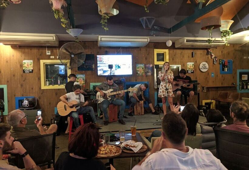 Отель Summer House Cairns