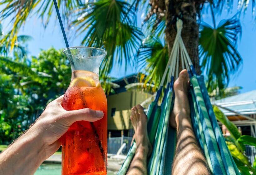 Отель Summer House Cairns