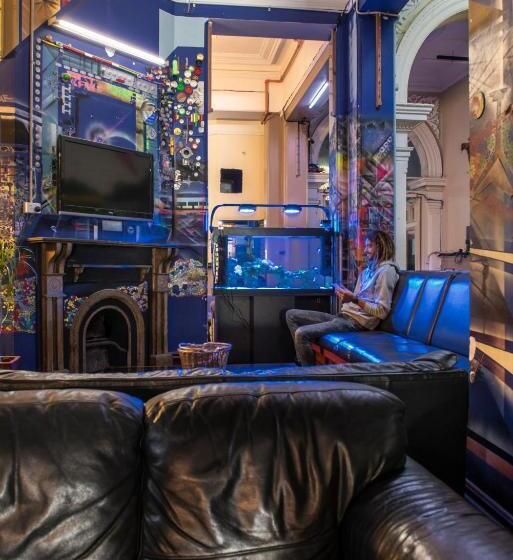 酒店 Sundancer Backpackers Hostel