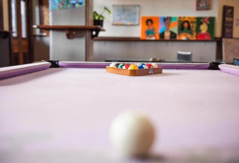 בית מלון כפרי Sundancer Backpackers Hostel