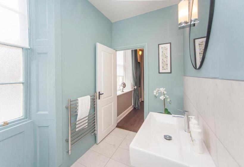 בית מלון כפרי The King's Arms