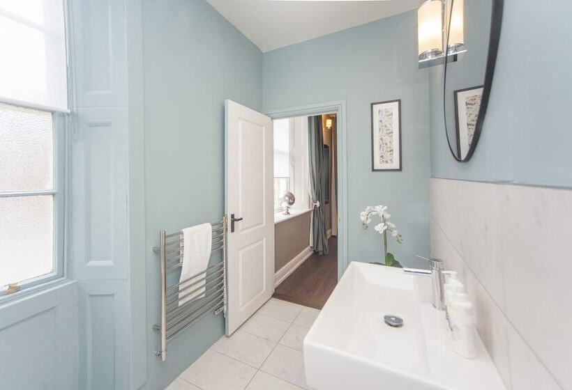 בית מלון כפרי The King's Arms