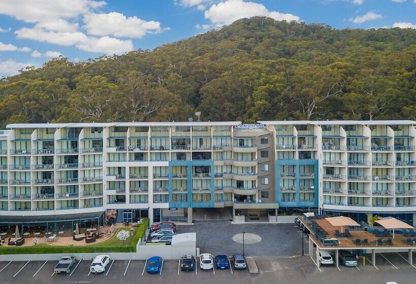 هتل Landmark Resort