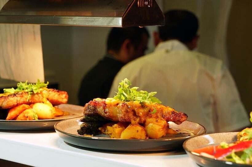 هتل Landmark Resort