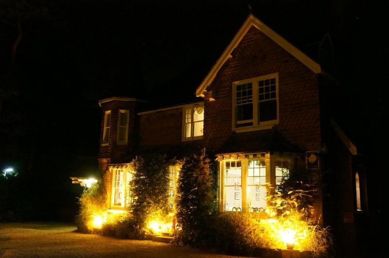 Отель The Lawn Guest House Gatwick