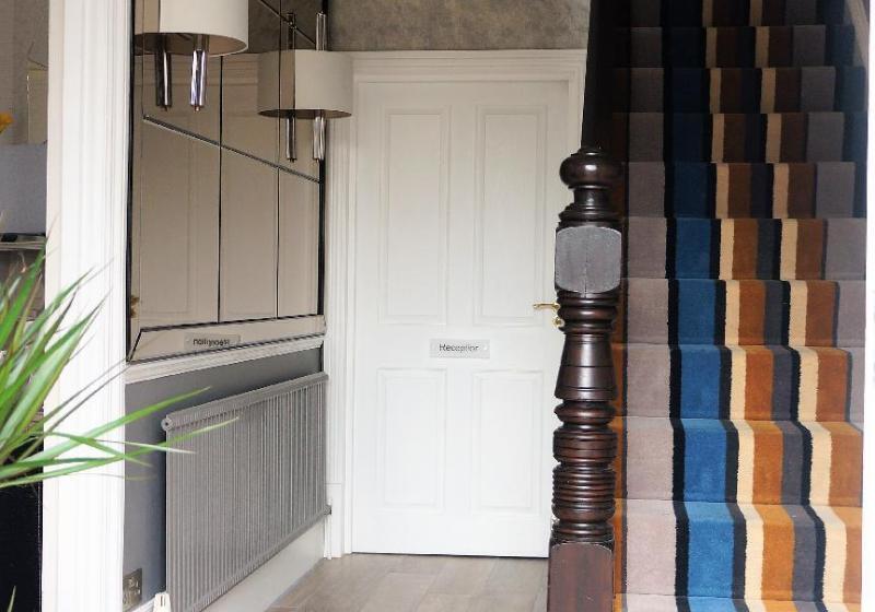 Отель The Lawn Guest House Gatwick