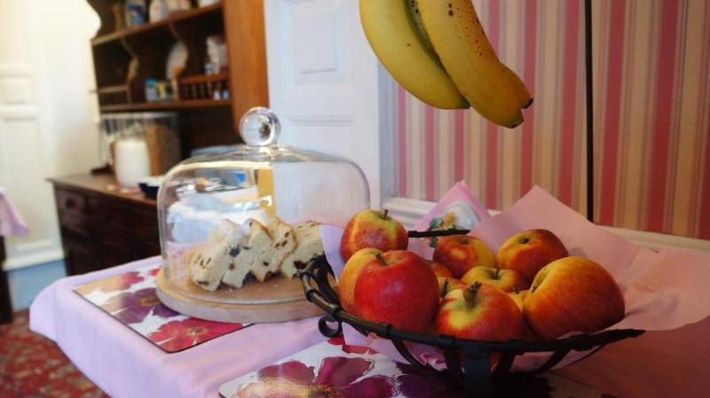 Отель The Lawn Guest House Gatwick