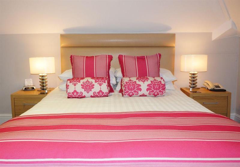 Отель The Lawn Guest House Gatwick