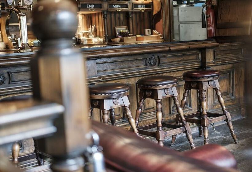 Отель The Mad Hatter