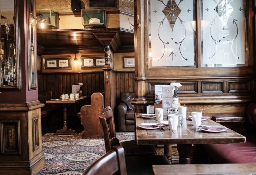 Отель The Mad Hatter