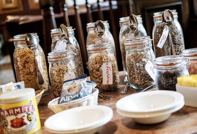 Отель The Mad Hatter