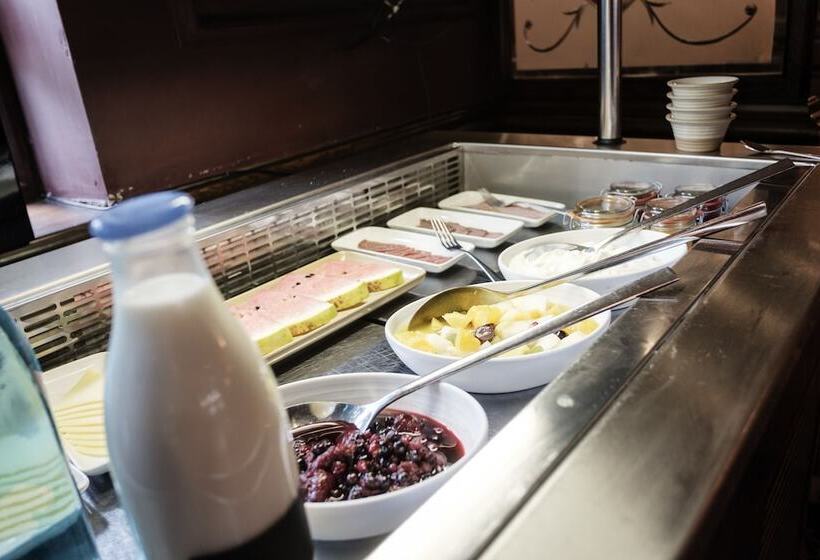 Отель The Mad Hatter