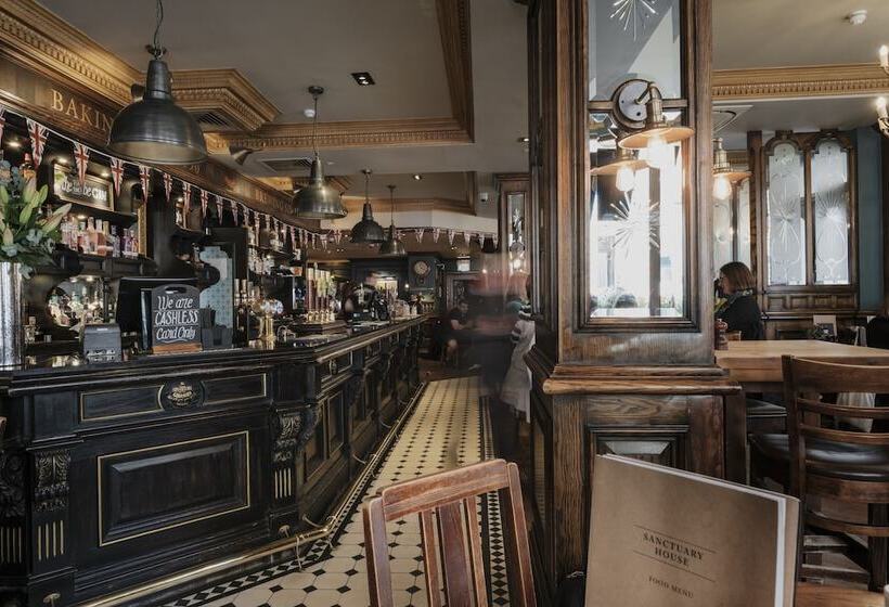 هتل The Sanctuary House