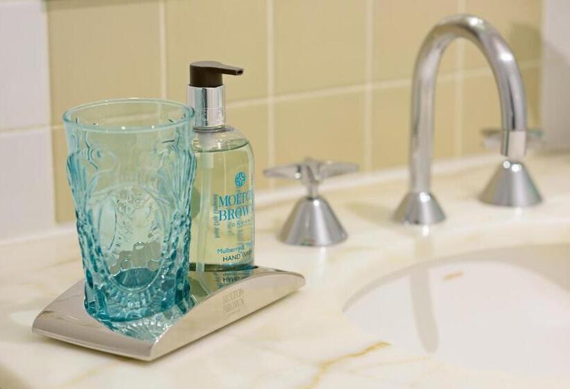 Hotel Treasury On Collins