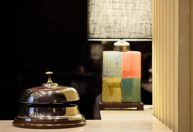 Hotel Treasury On Collins