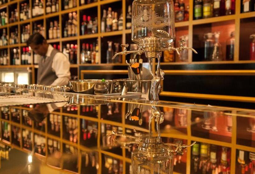 Hotel Treasury On Collins