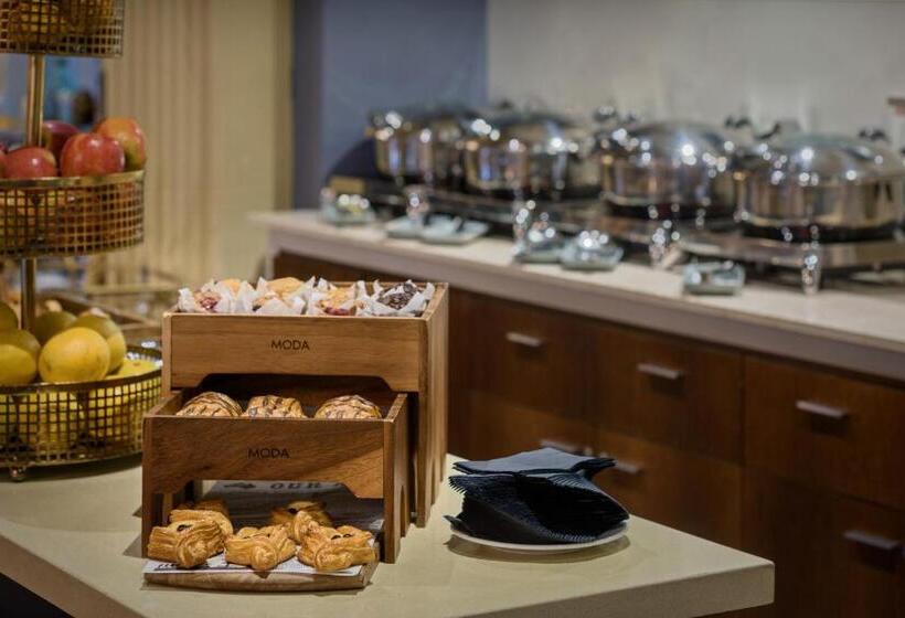 Hotel Treasury On Collins