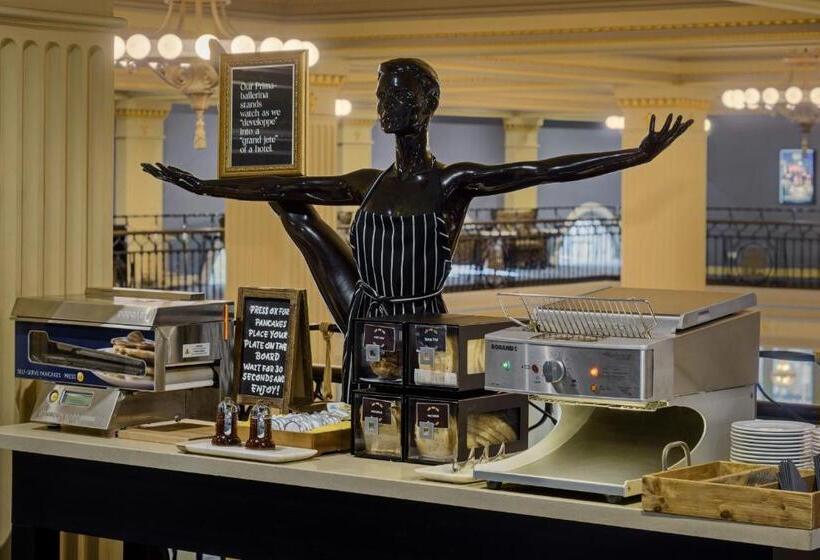 Hotel Treasury On Collins