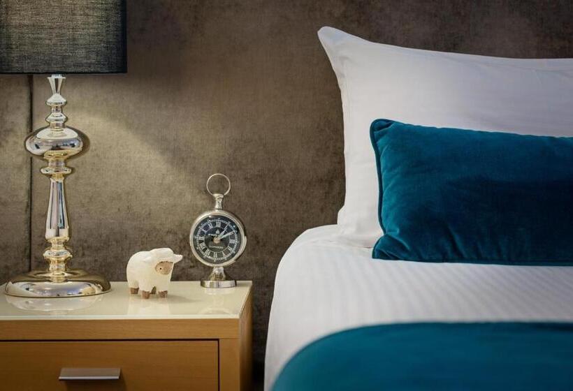 Hotel Treasury On Collins