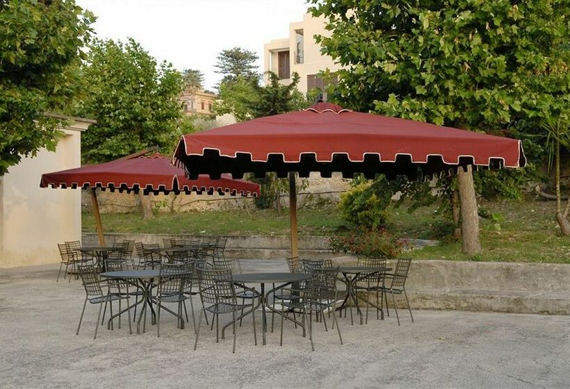 Отель Villa Sant'Andrea