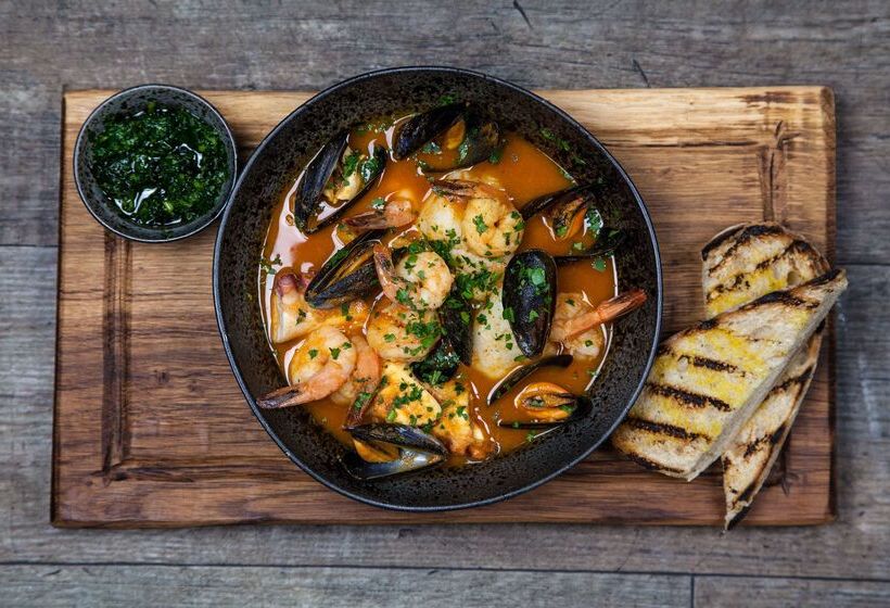 White Hart Hotel & Apartments