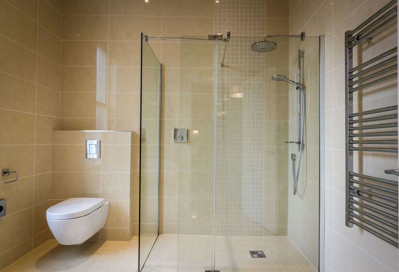 White Hart Hotel & Apartments