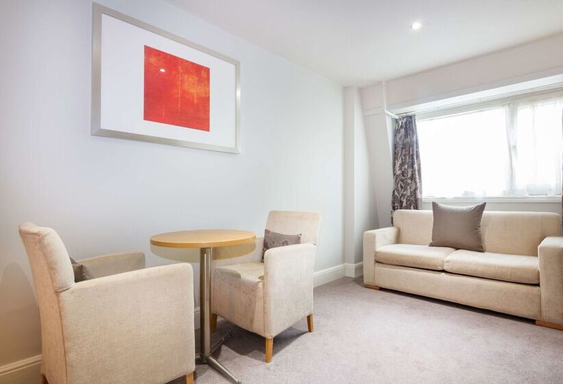 White Hart Hotel & Apartments