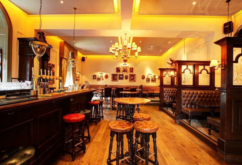 White Hart Hotel & Apartments