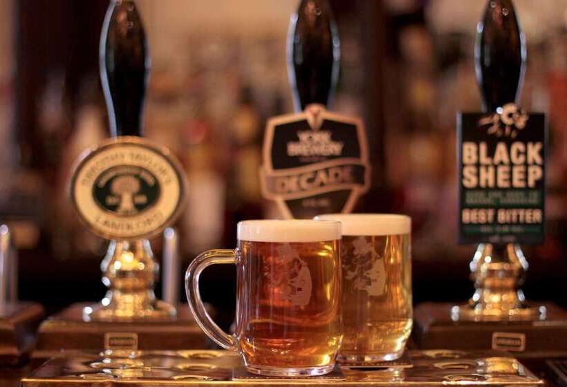 White Hart Hotel & Apartments