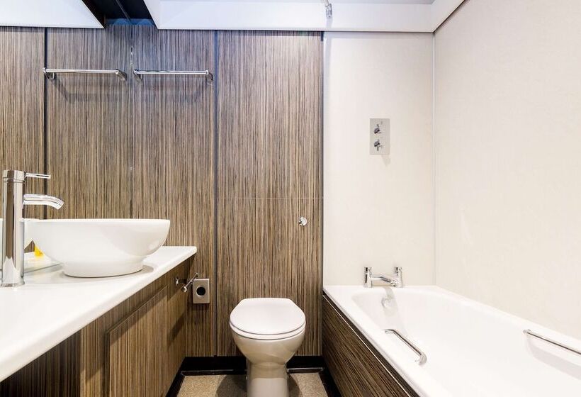 White Hart Hotel & Apartments