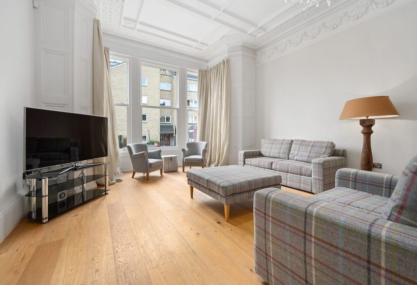 White Hart Hotel & Apartments