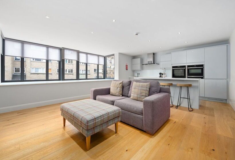 White Hart Hotel & Apartments