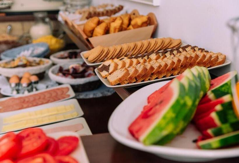 John S Rooms & Studios