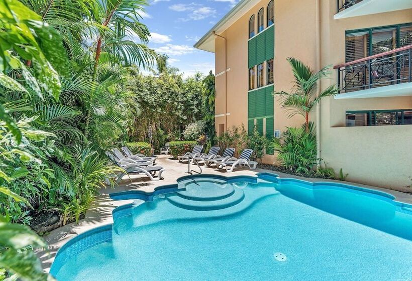 Martinique On Macrossan