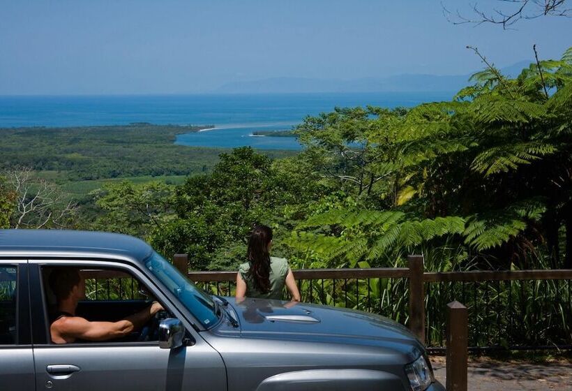 Martinique On Macrossan