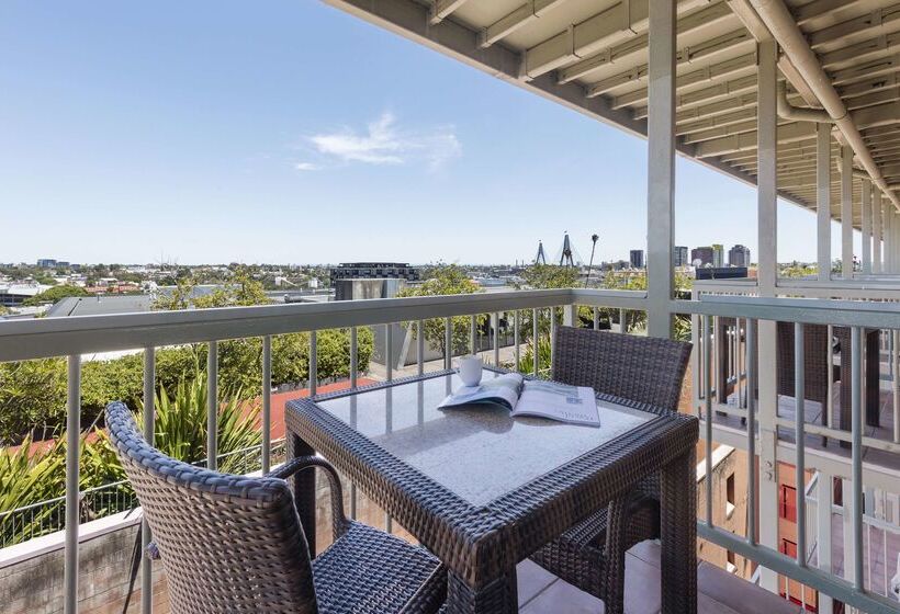 Oaks Sydney Goldsbrough Suites