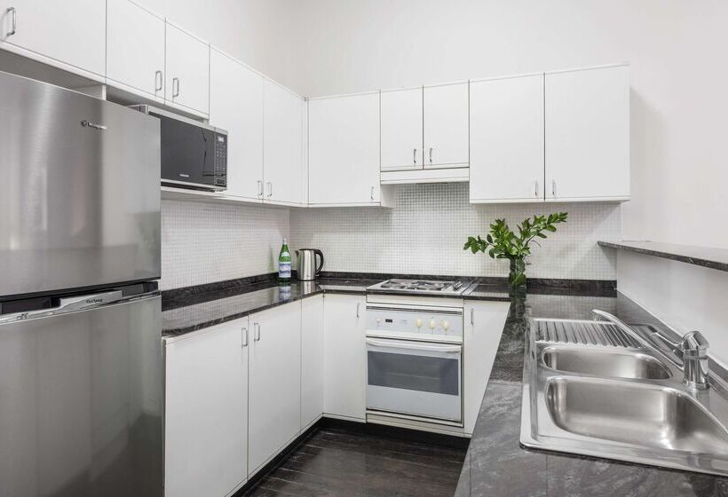 Oaks Sydney Goldsbrough Suites