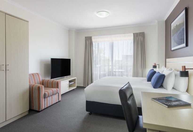 Oaks Sydney Goldsbrough Suites