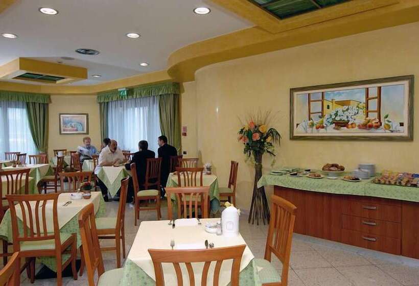 Point Hotel Conselve