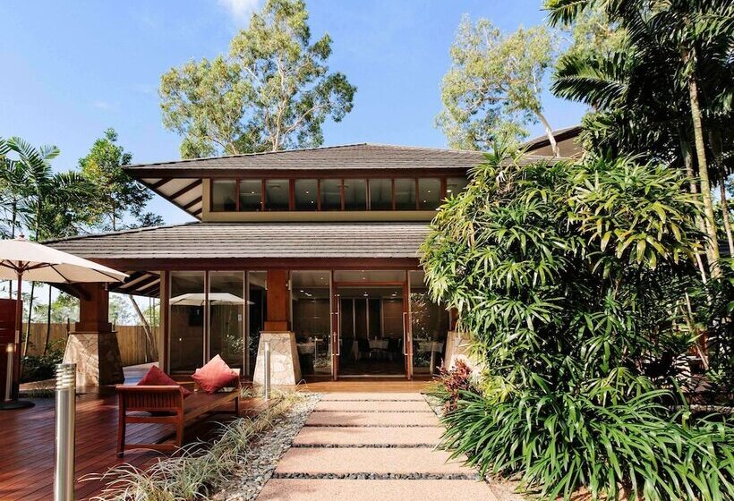 Pullman Palm Cove Sea Temple Resort & Spa