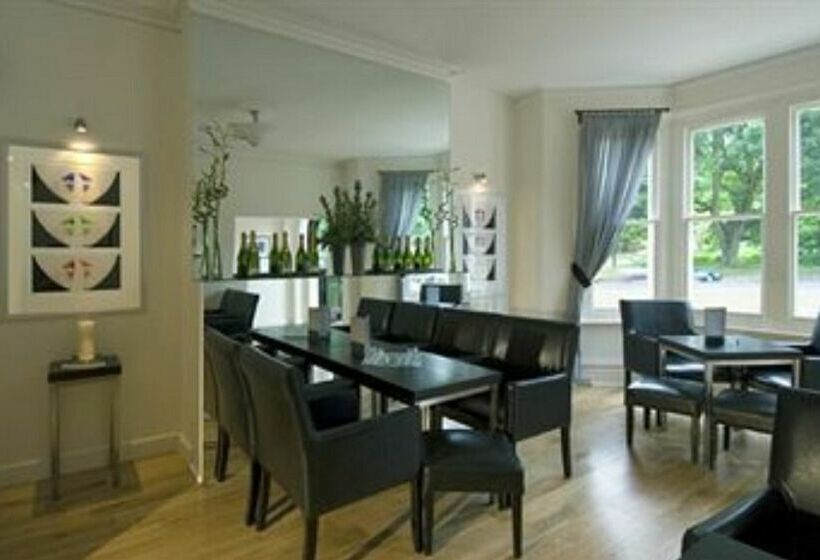 Отель Tunbridge Wells Retreat
