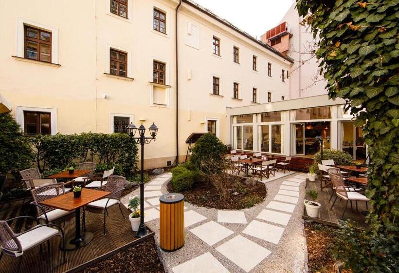 Beigli Hotel & Garden