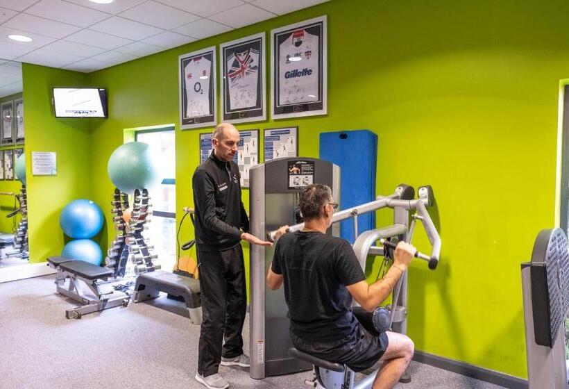 Burleigh Court Hotel And Leisure